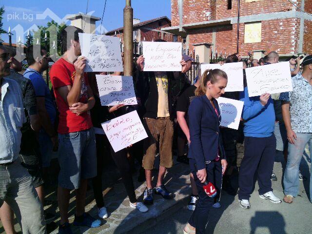 Протестиращите пред палата на Бойко: Не се прави на велик, върни се на работа!