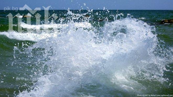 Ужас! Къпем се в кафяво море