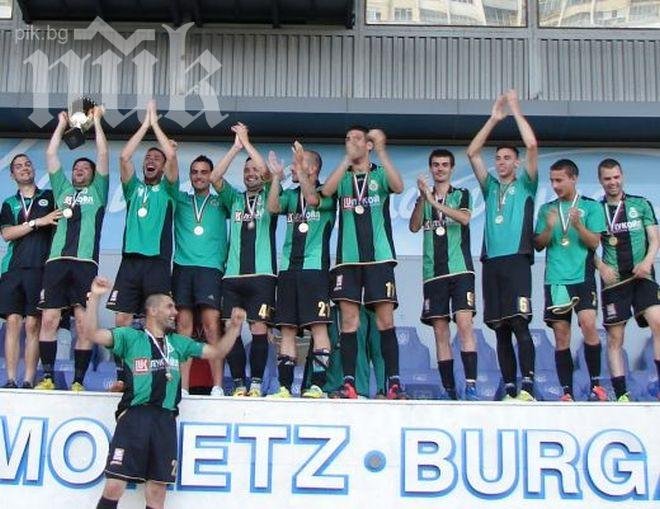 Нефтохимик картотекира 27 футболисти за А група