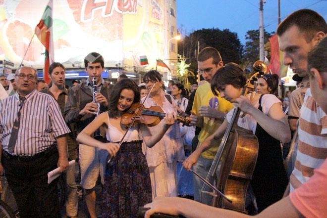 31-то шествие ДАНСwithme приключи с химна на Орлов мост 