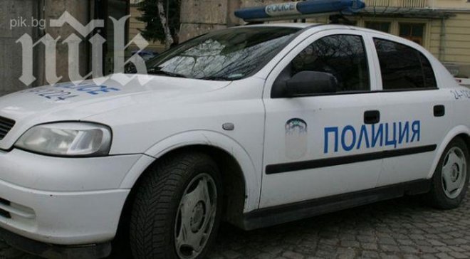 Перничанин прегези две ромки с децата им, по чудо няма жертви