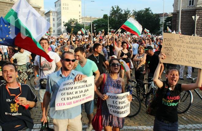 Сова Харис: За 51% протестът вече е политически, а не граждански