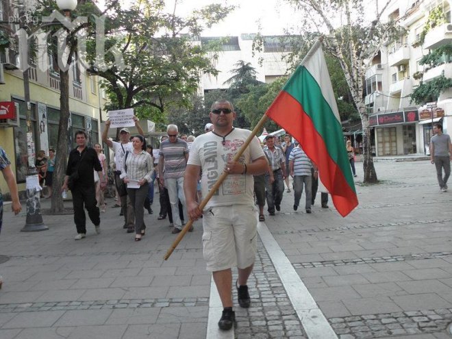 Протестиращи се опитаха да окупират пътя за Кулата, един арестуван