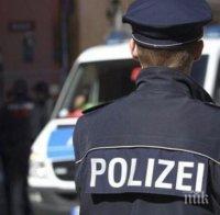 Бежанец захапа полицай и служебно куче в опит да се измъкне при задържане в Германия