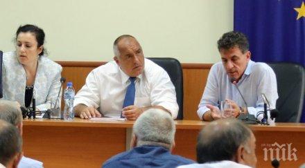 първо пик премиерът борисов спешна среща протестиращите чумата пазарджик снимки обновена