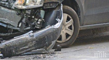 кърваво меле шофьор загина сблъсък два автомобила плевен
