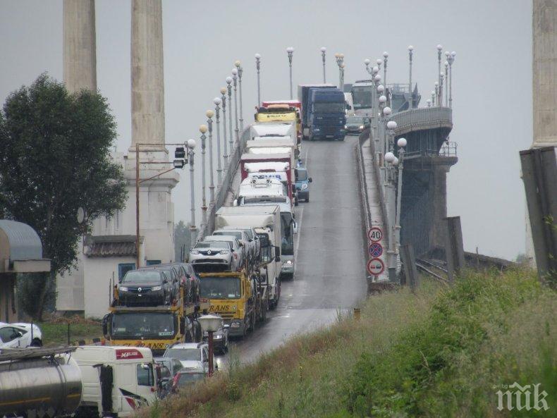 Интензивен трафик на Капитан Андреево и Дунав мост