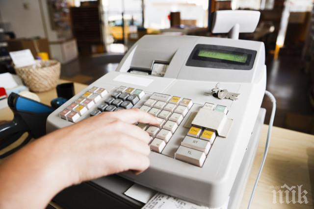 Нападжии удариха общински пазар: Търговец олекна с 3 бона заради неиздаден касов бон