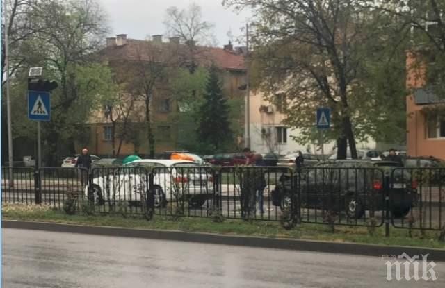 ОТ ПОСЛЕДНИТЕ МИНУТИ: Кола блъсна жена на зебра до Захарната фабрика в Пловдив