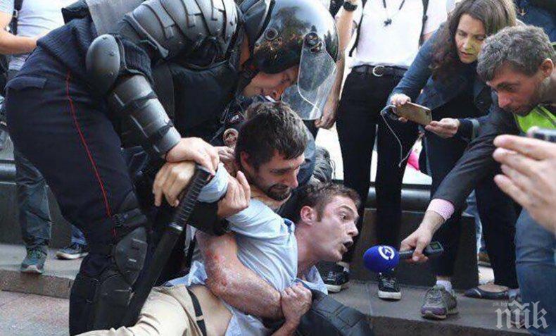 АРЕСТИ В МОСКВА: Над 800 задържани на вчерашния протест