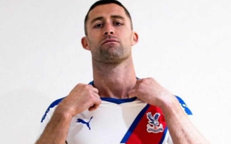 Опитният боец Гари Кейхил парафира с...