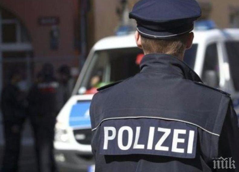 Бежанец захапа полицай и служебно куче в опит да се измъкне при задържане в Германия