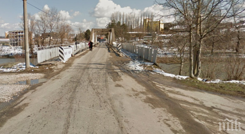 Мост над Тунджа в Ямбол чака ремонт пета година