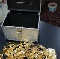 Над 2 кг златни накити задържаха митническите служители в района на ГКПП Дунав мост при Русе (СНИМКИ)