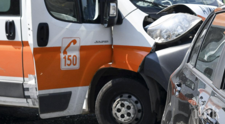 последните минути линейка пациент джип сблъскаха кръстовище