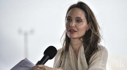 анджелина джоли агитира повече лоши момичета