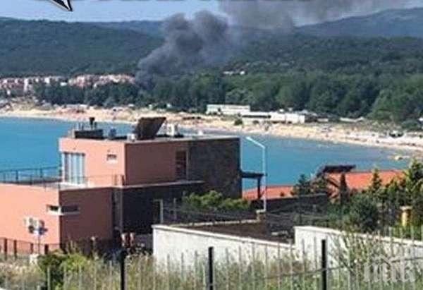 Голям пожар избухна в бар „Лагуна бийч” край Черноморец (СНИМКА)