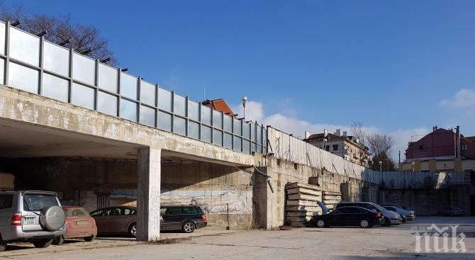 Питат варненци за съдбата на Дупката