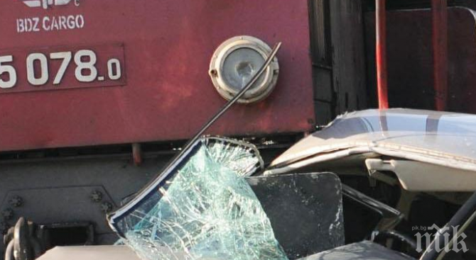 Жена заби колата си във влака край Силистра