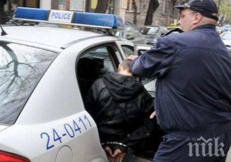 Задържаха трима с наркотици в центъра на Пловдив