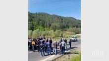 Собственици на прасета блокираха пътя Варна - Бургас