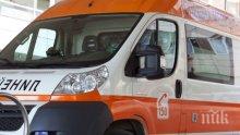 ИЗВЪНРЕДНО В ПИК! Двама работници пострадаха тежко при падане в изкоп в столицата