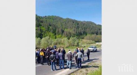собственици прасета блокираха пътя варна бургас