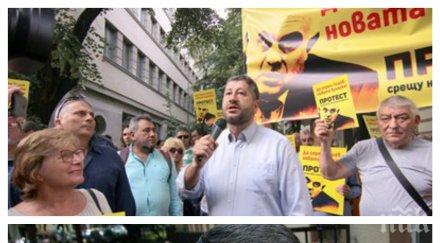 Съдът отхвърли иск срещу ПИК за "шайка платени протестъри". Клиентите на адвоката на Иванчева - Хаджигенов, осъдени за разноските по делото