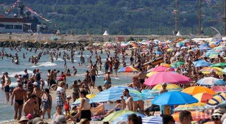 жегата препълни плажа варна снимки