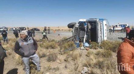 трагедия загинали катастрофа автобус камион боливия