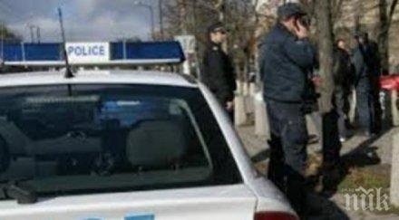 извънредно нещо става сандански барети автомати нахлуха култовия бар оазис натръшкаха всички земята