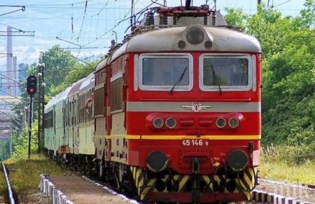 Уникален локомотив тръгва от София за Бургас