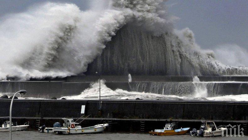 СТИХИЯ! Тропическата буря Кроса наближава Япония, стотици хиляди са евакуирани