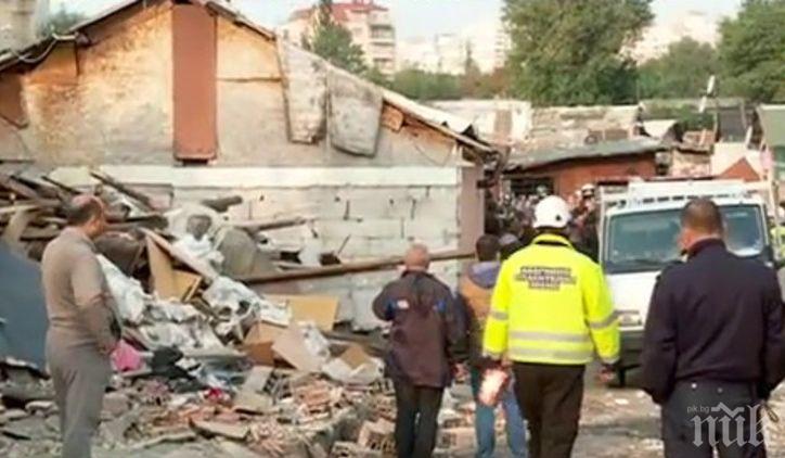 Разрушени са 30 незаконни постройки в столичния ж.к. Захарна фабрика
