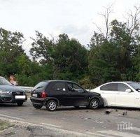 ОТ ПОСЛЕДНИТЕ МИНУТИ: Катастрофа с четири коли блокира пътя Варна - Златни пясъци