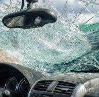 ЖЕСТОКО МЕЛЕ: Петима пострадаха при катастрофа между три коли в Плевенско 
