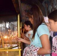 15 хиляди се стичат в Бачковския манастир, игуменът го няма