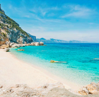 Семейство открадна 40 килограма пясък от плаж на Сардиния