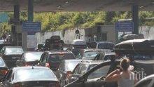 12 000 коли са минали през "Калотина" само за ден