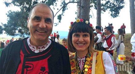 цветанов първа публична проява отстраняването герб бившият зам лидер партията семейството появиха фестивал жеравна снимки