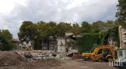 започна събарянето старото немско училище бургас снимки