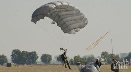 български американски военни съвместно учение пак скачат парашути чешнегирово