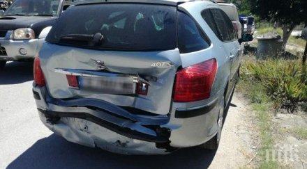 ламарини кола камион катастрофираха плевен снимки