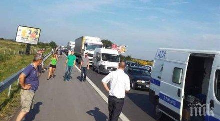 катастрофа предизвика километрично задръстване магистрала тракия