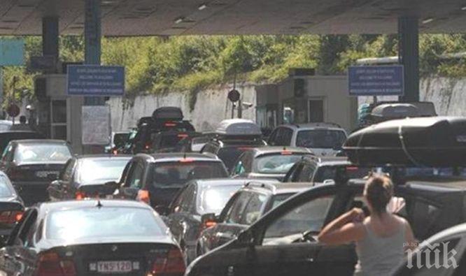 12 000 коли са минали през Калотина само за ден