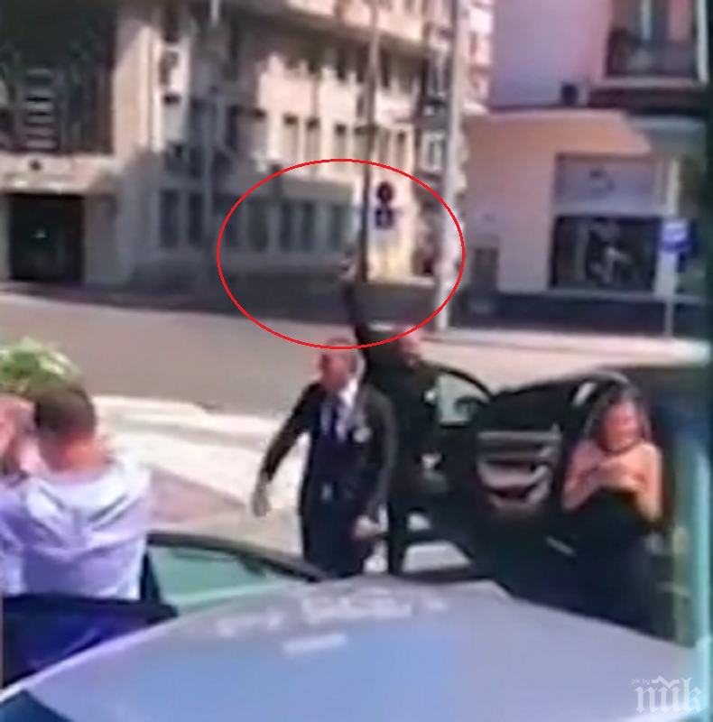 ДИВА РАБОТА: Мъж гърми във въздуха на сватба във Враца, пищовът се оказа... бутафорен