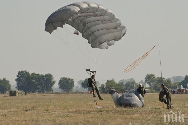 Български и американски военни със съвместно учение, пак скачат с парашути край Чешнегирово