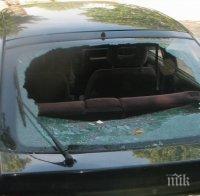 СКАНДАЛНО ЗАБАВЛЕНИЕ: Деца трошат наред - мятат камъни по преминаващи коли 