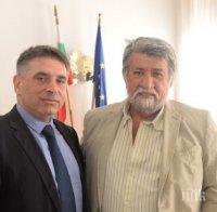 ПРЕВЕНЦИЯ: Вежди Рашидов и министър Кирилов обсъдиха трафика с арт ценности