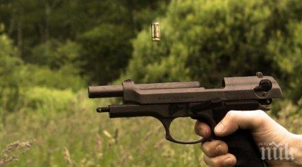 екшън благоевград трима изпокараха единият извади пистолет стреля